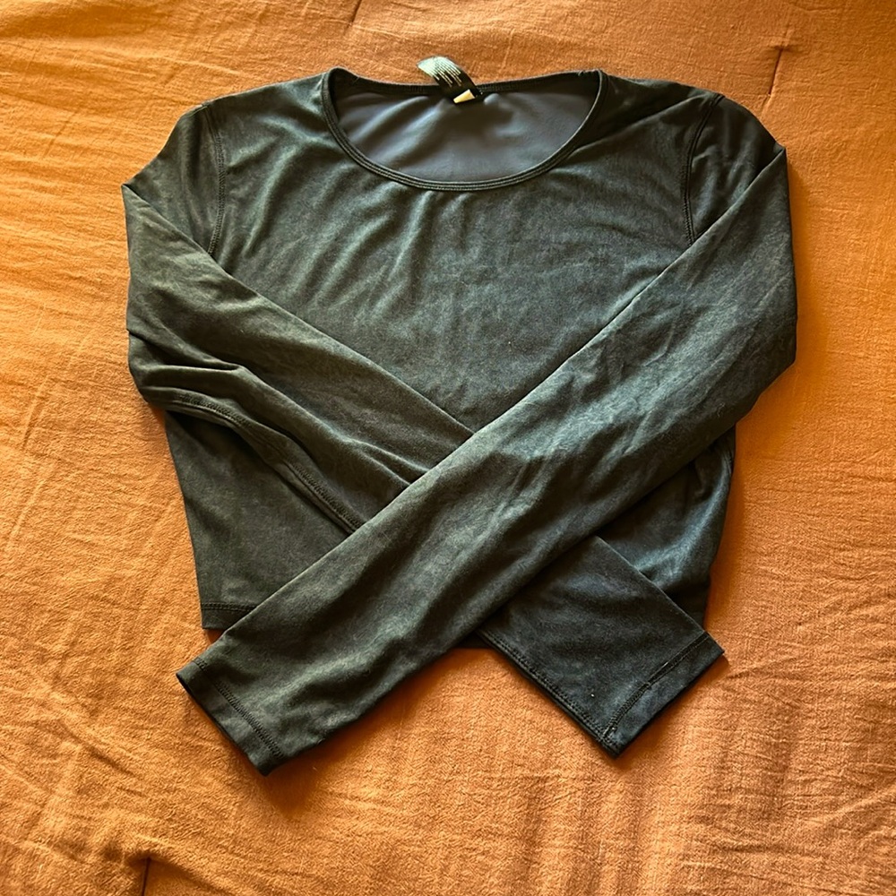 Women’s Cropped Workout Top